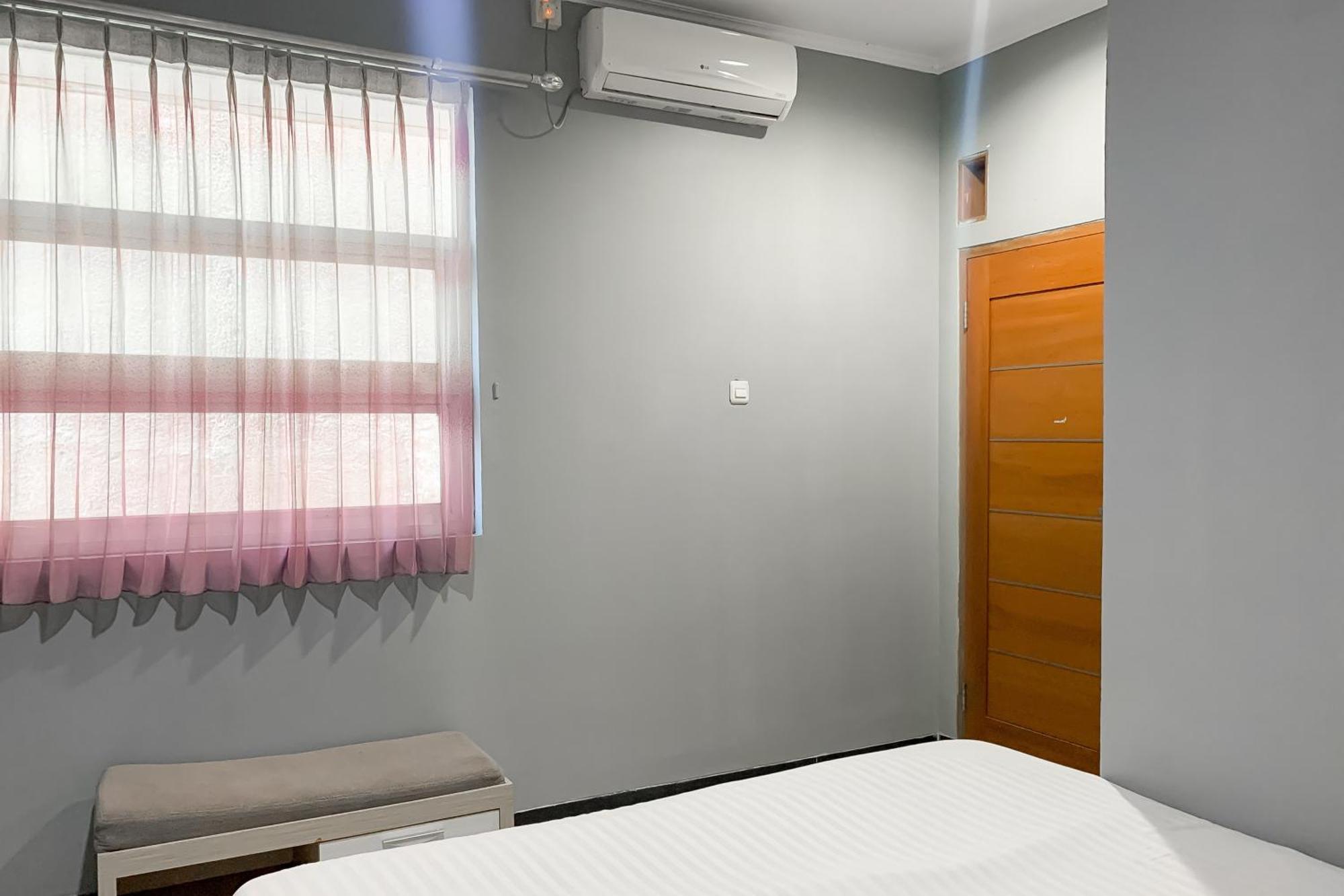 Karins Guesthouse Syariah Redpartner Bandung Buitenkant foto