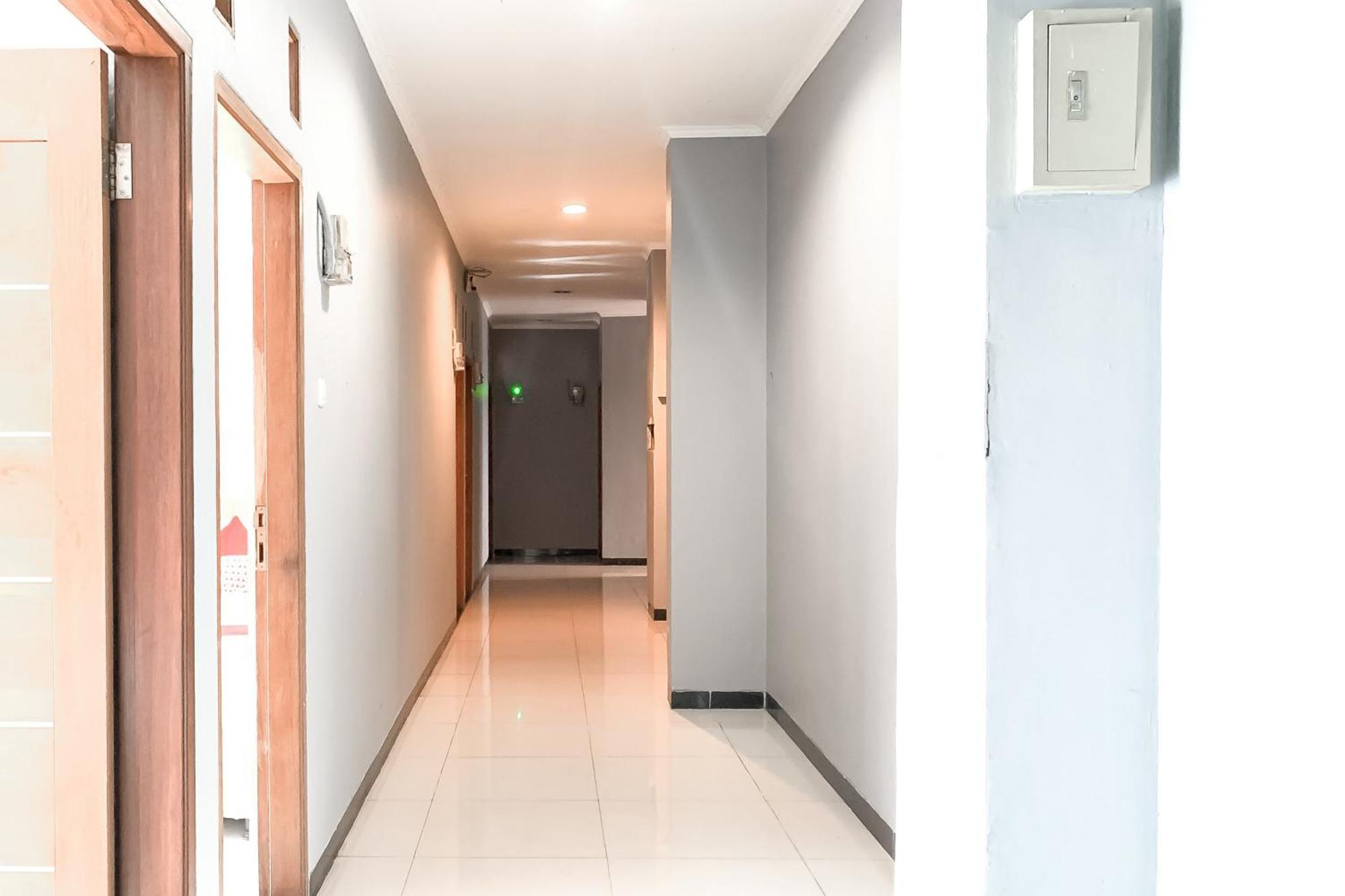 Karins Guesthouse Syariah Redpartner Bandung Buitenkant foto