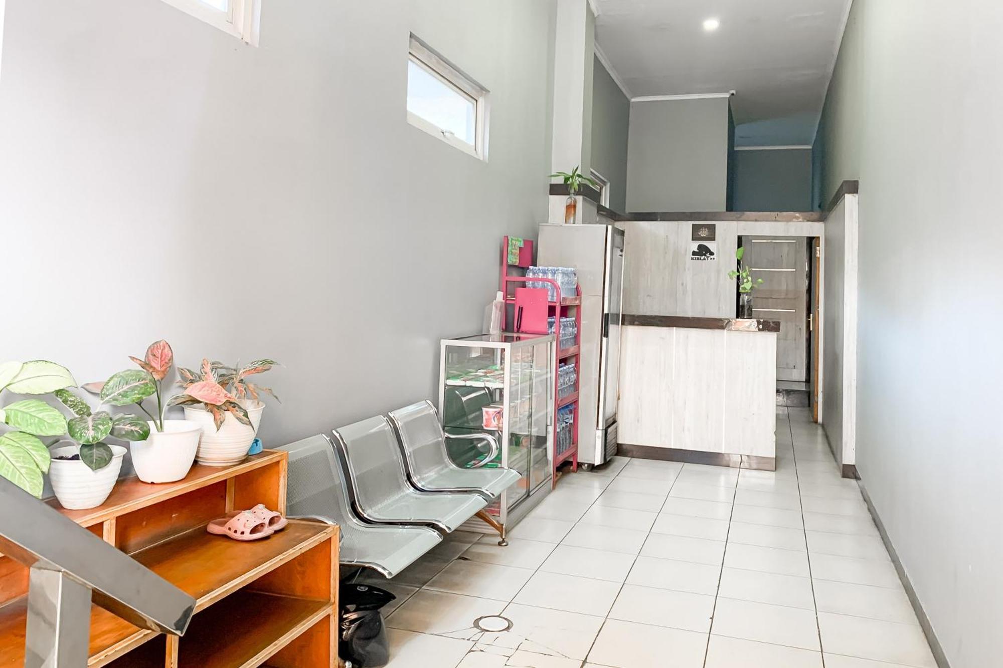 Karins Guesthouse Syariah Redpartner Bandung Buitenkant foto