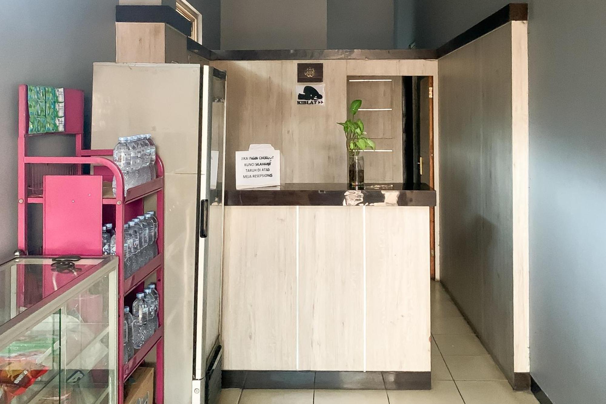 Karins Guesthouse Syariah Redpartner Bandung Buitenkant foto
